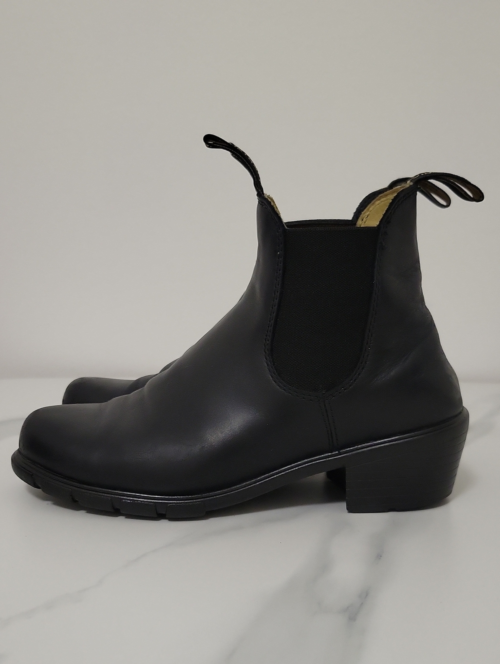 Blundstone Black Leather Chelsea Chukka Boots